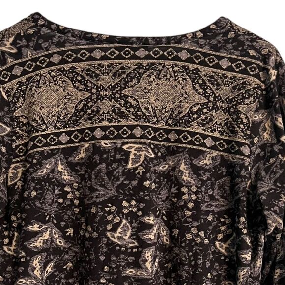 Lucky Brand Printed Top Ladies Size Medium Color: Black Multi // Soft! - Picture 6 of 15